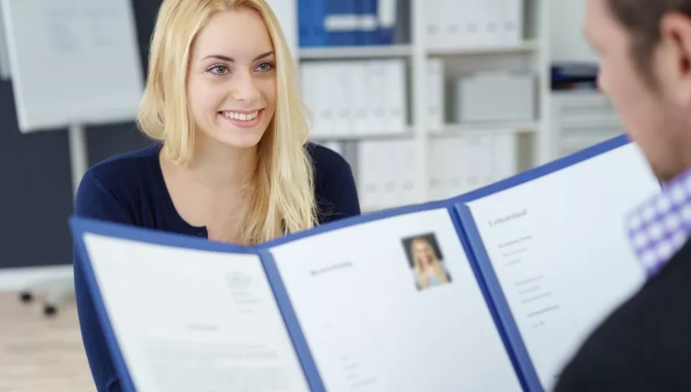 Welche Anlagen gehören in eine Bewerbung?