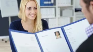 Welche Anlagen gehören in eine Bewerbung?